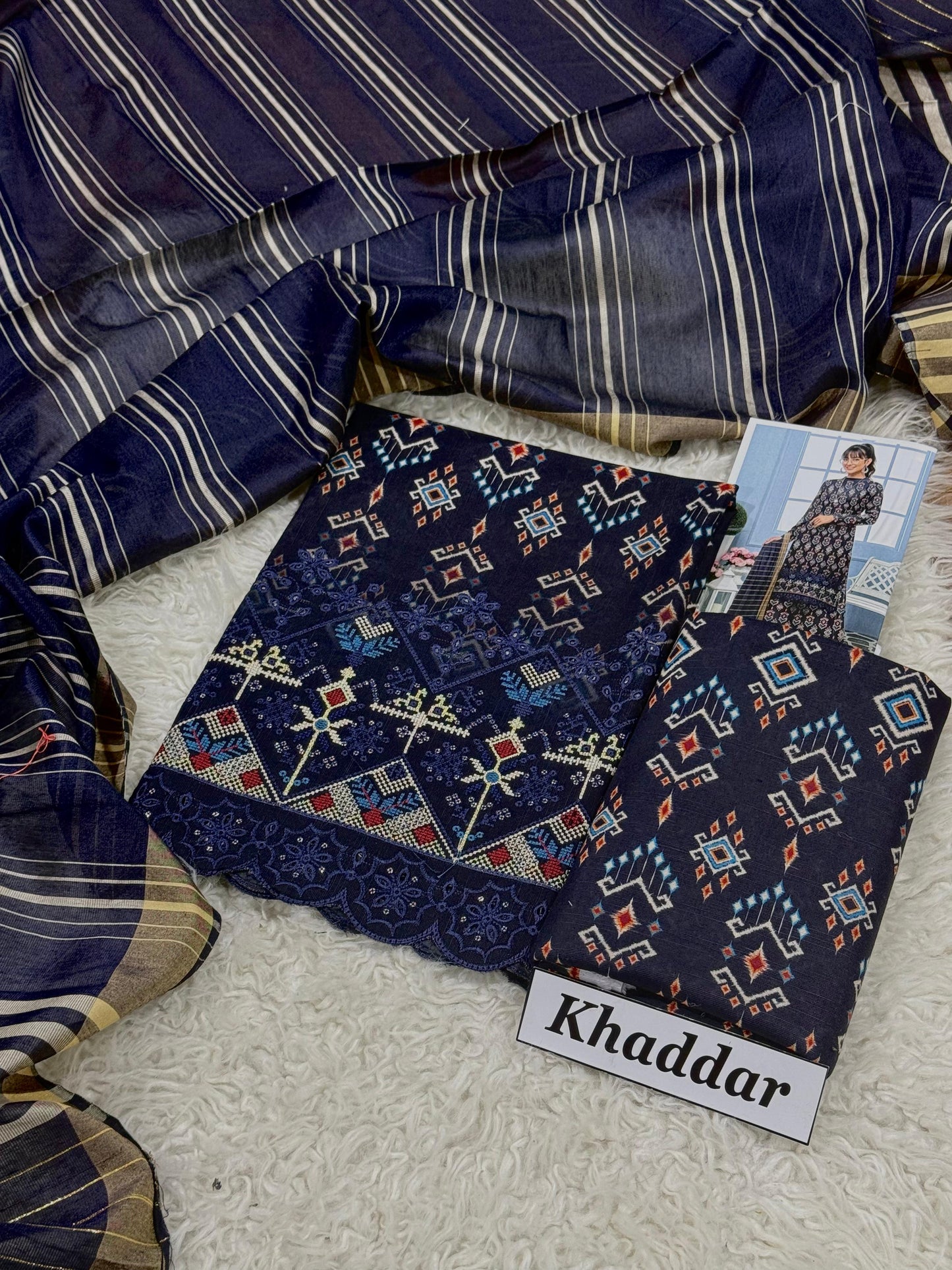 KHADDAR 3pc DAMAN Embroidered With Dyed Yarn Dupatta