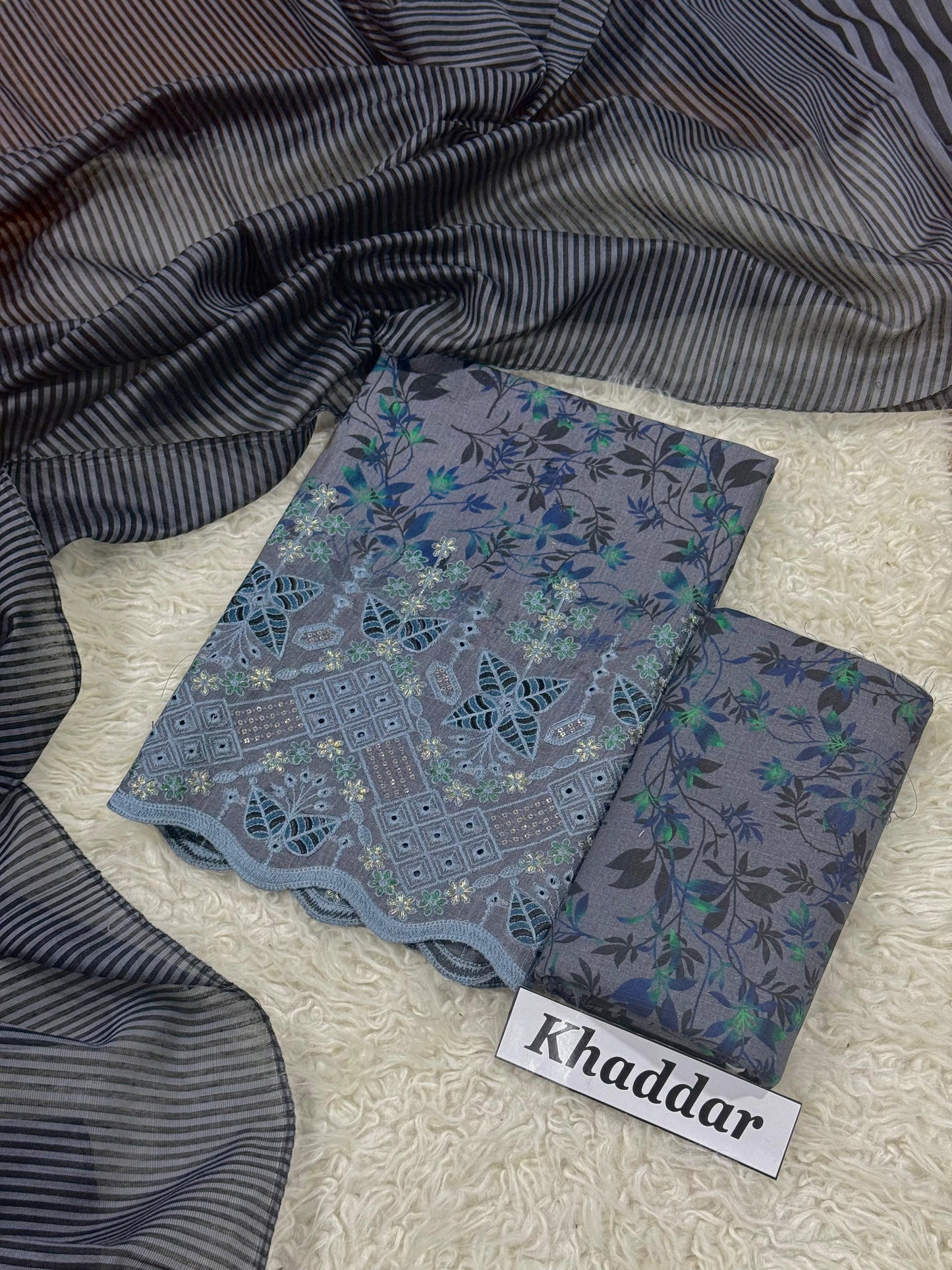 KHADDAR 3pc DAMAN Embroidered With Dyed Yarn Dupatta