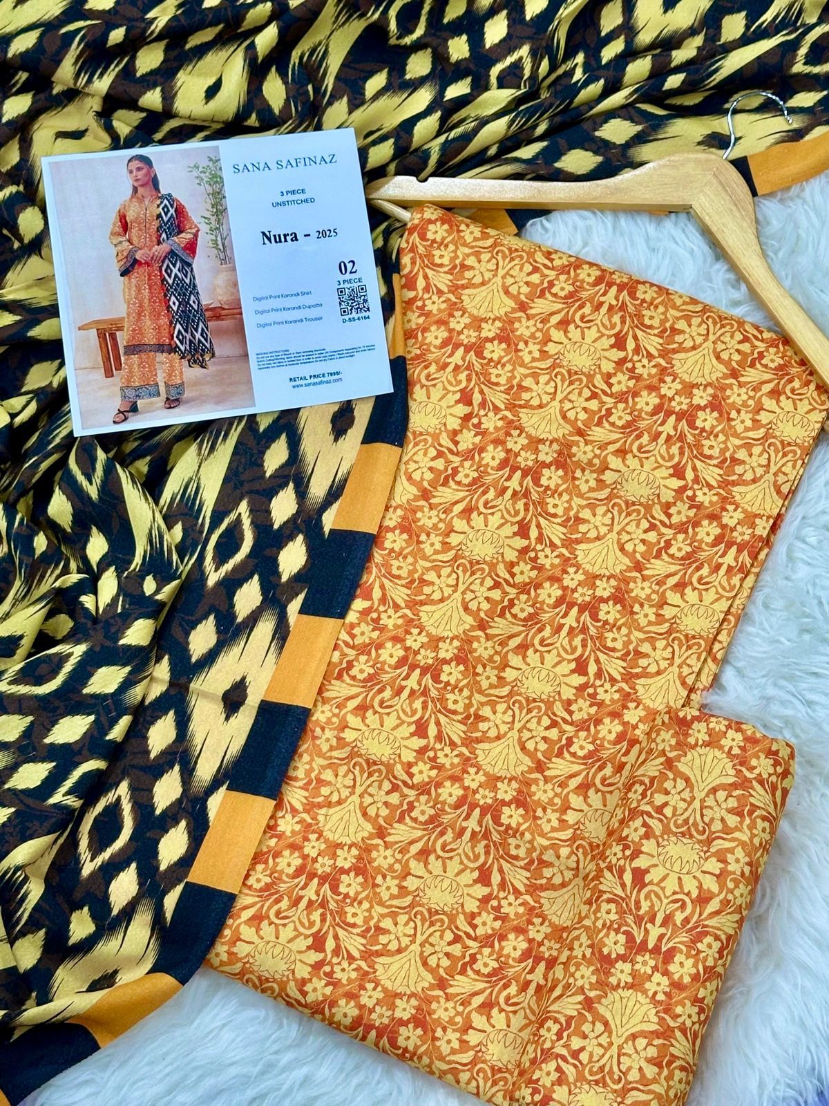 Sana Safinaz  KARANDI Digital Print 3pc 
.